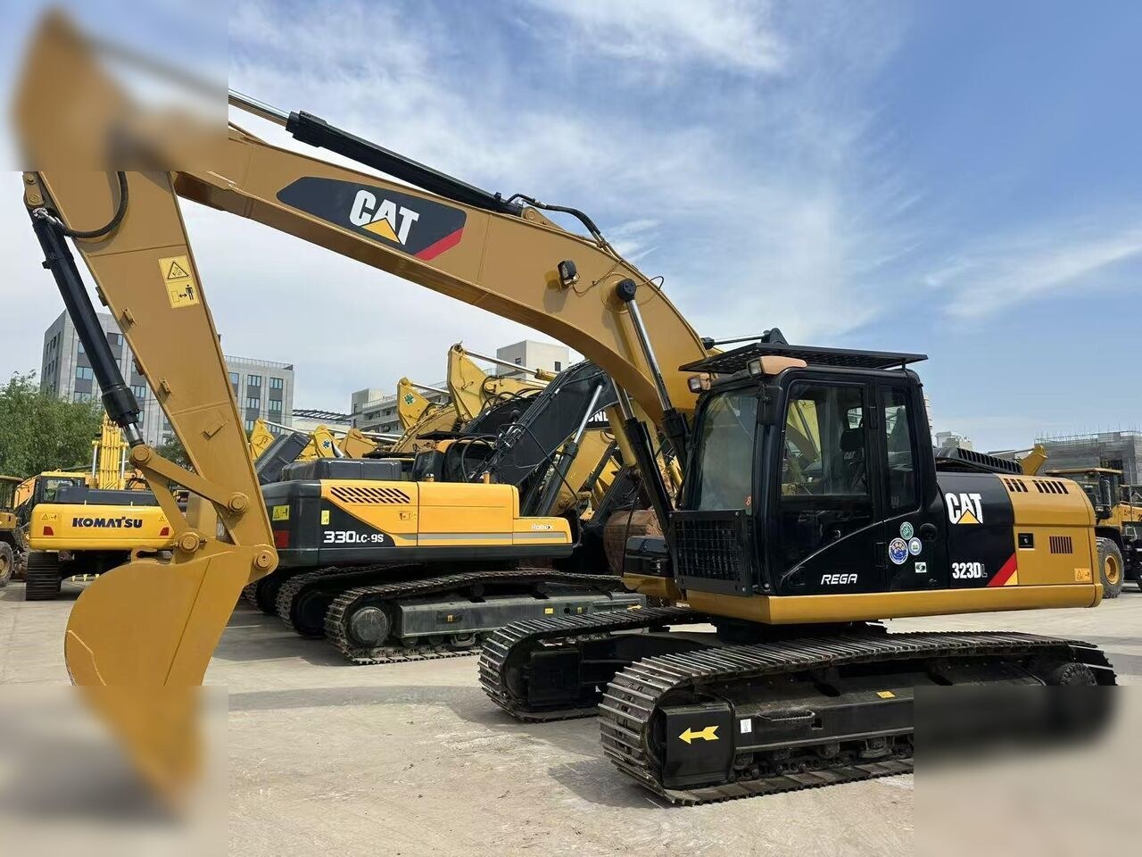 2009 Caterpillar 323DL crawler excavator, side view