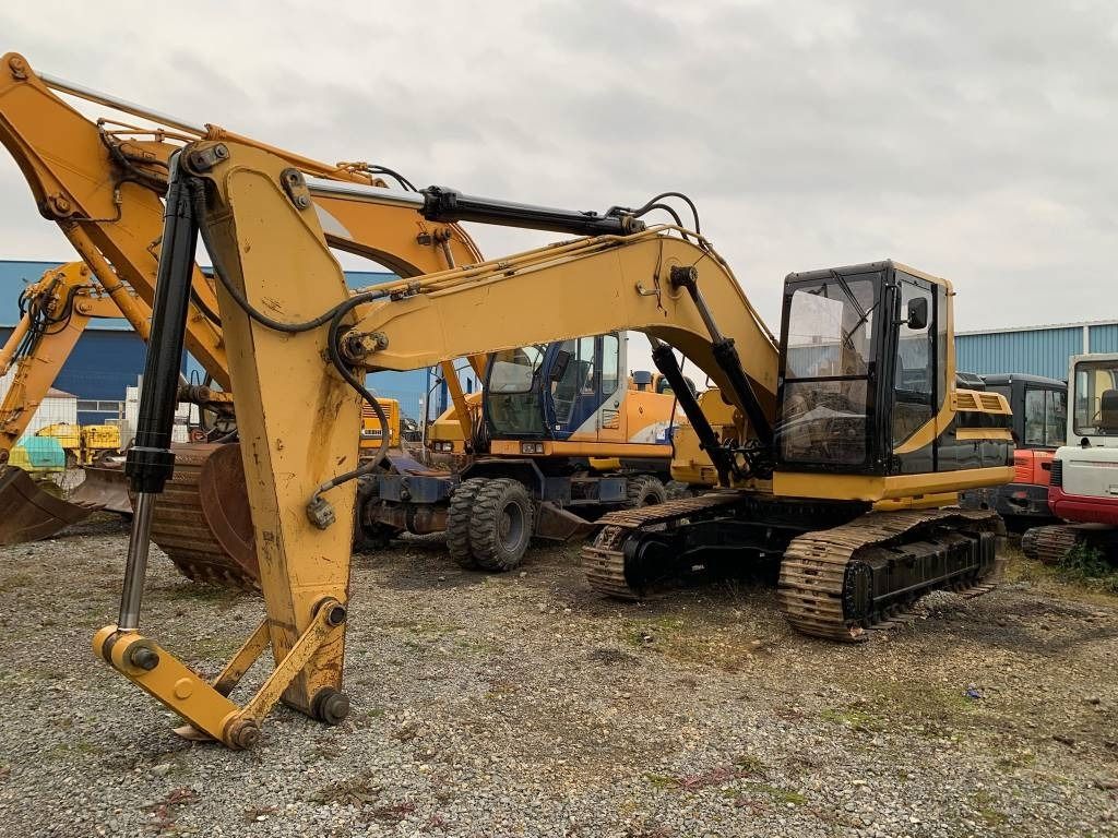 1996 Caterpillar 320N crawler excavator, side view 1996 Caterpillar 320N crawler excavator, side view