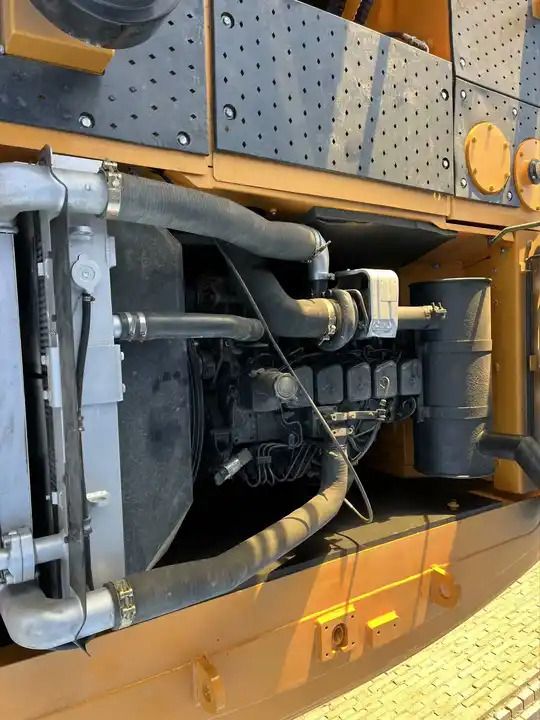 2019 Hyundai R225LC-9T crawler excavator engine compartment view