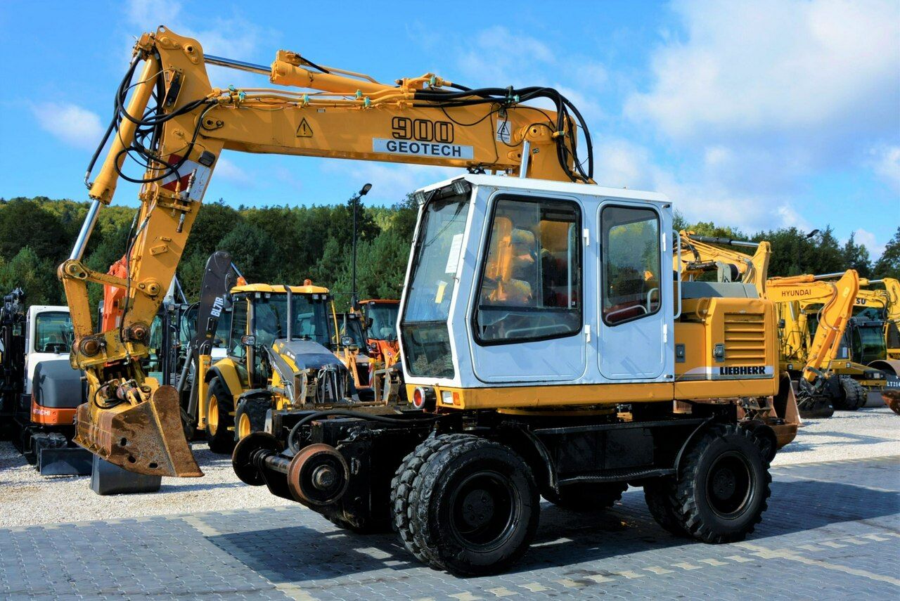 2002 Liebherr A900 ZW Litronic wheel excavator side view 2002 Liebherr A900 ZW Litronic wheel excavator side view