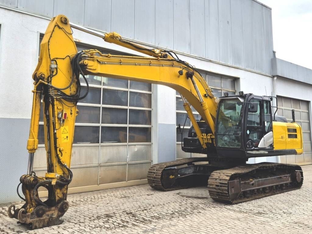 2016 Hitachi ZX250LCN-6 crawler excavator, side view 2016 Hitachi ZX250LCN-6 crawler excavator, side view