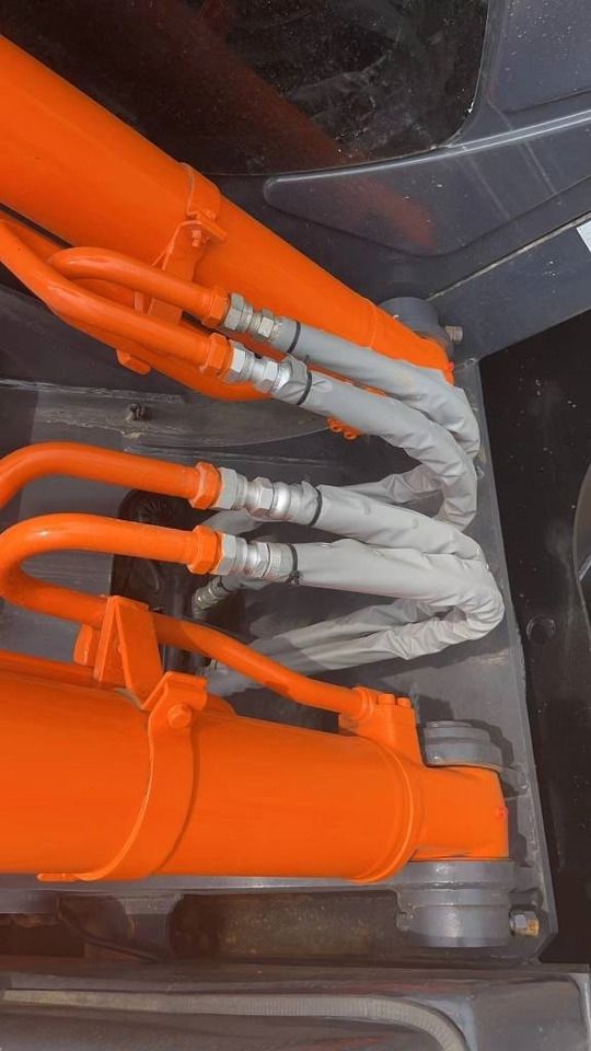 2024 Hitachi ZX210 crawler excavator hydraulic boom detail 2024 Hitachi ZX210 crawler excavator hydraulic boom detail