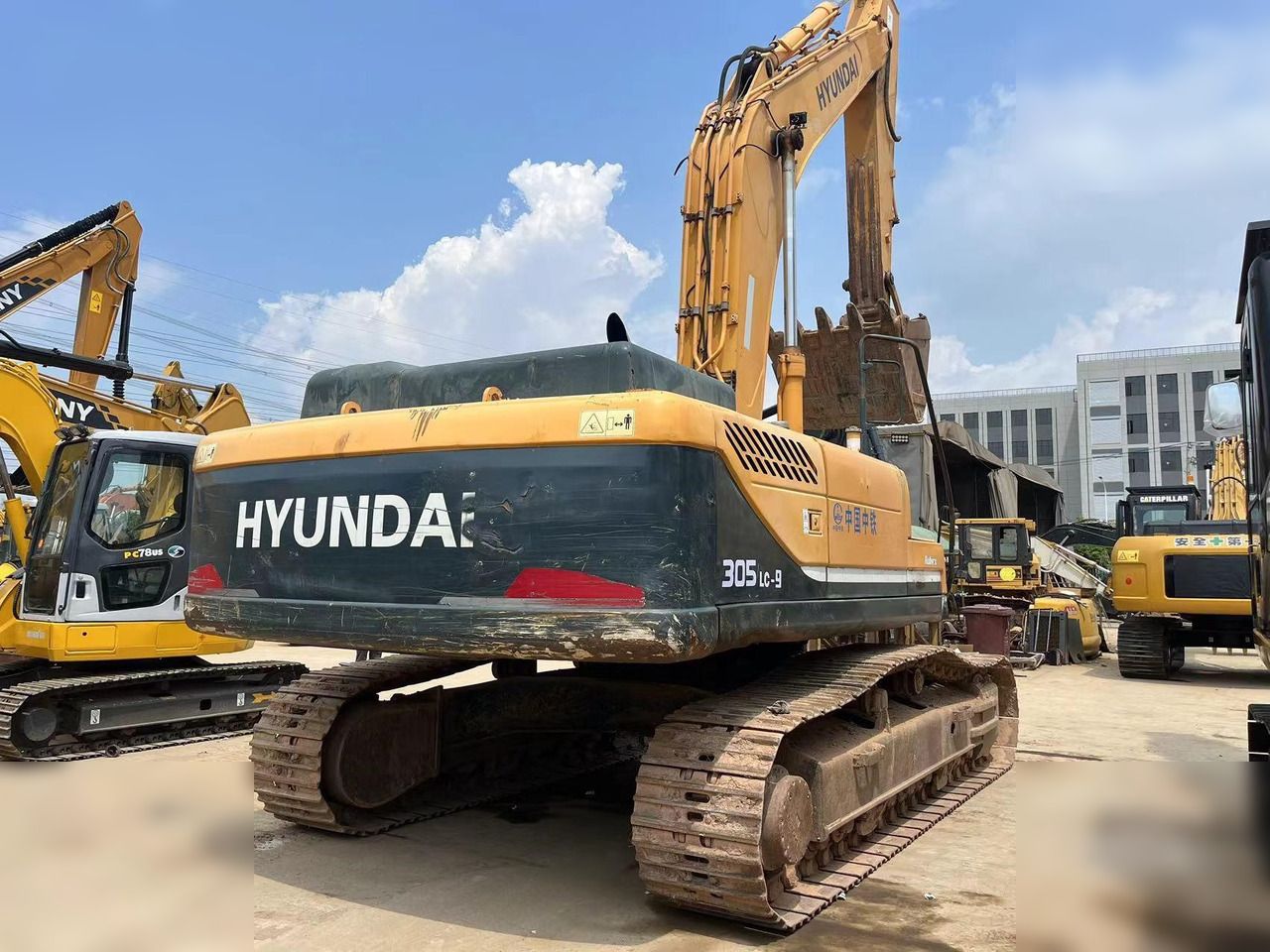 2014 Hyundai 305LC-9 crawler excavator, rear three-quarter view 2014 Hyundai 305LC-9 crawler excavator, rear three-quarter view