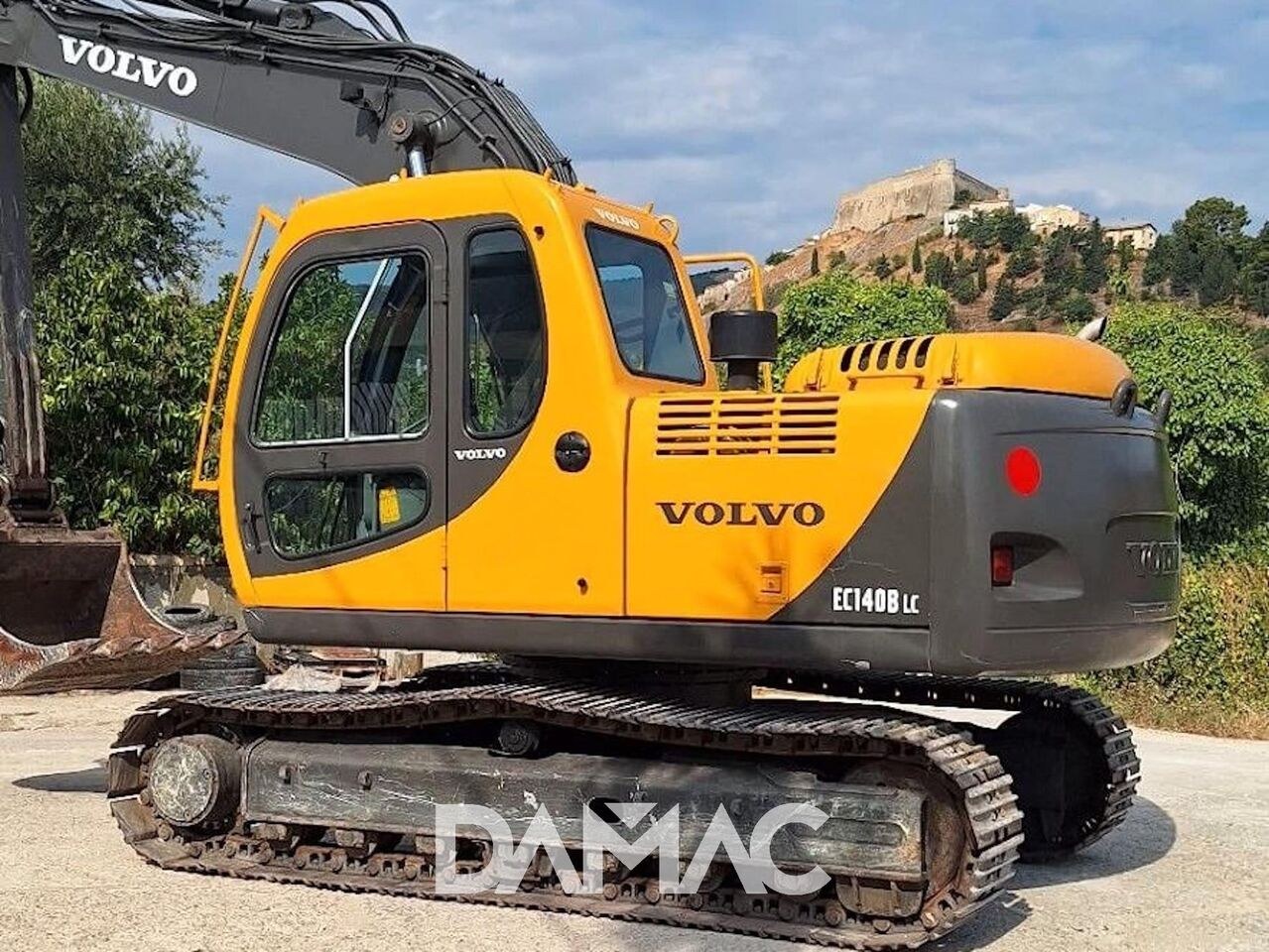 2000 Volvo EC140BLC crawler excavator, side view 2000 Volvo EC140BLC crawler excavator, side view