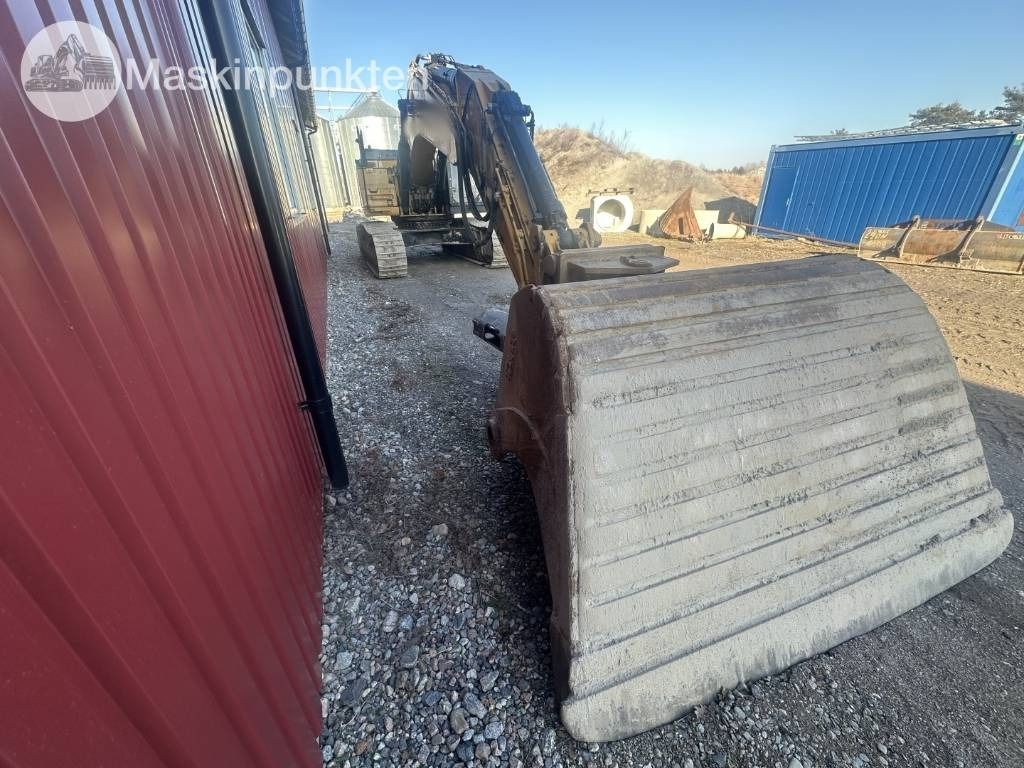 2017 Caterpillar 336FL crawler excavator, front bucket view 2017 Caterpillar 336FL crawler excavator, front bucket view