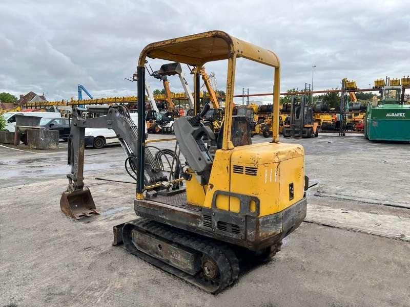 2000 Volvo EB12 mini excavator, rear three-quarter view 2000 Volvo EB12 mini excavator, rear three-quarter view