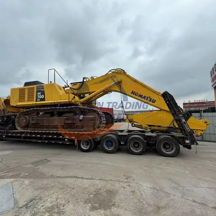 2020 Komatsu PC700 LC excavator side view 2020 Komatsu PC700 LC excavator side view
