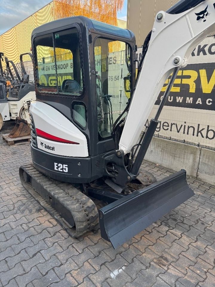 2014 Bobcat E25 mini excavator, front three-quarter view