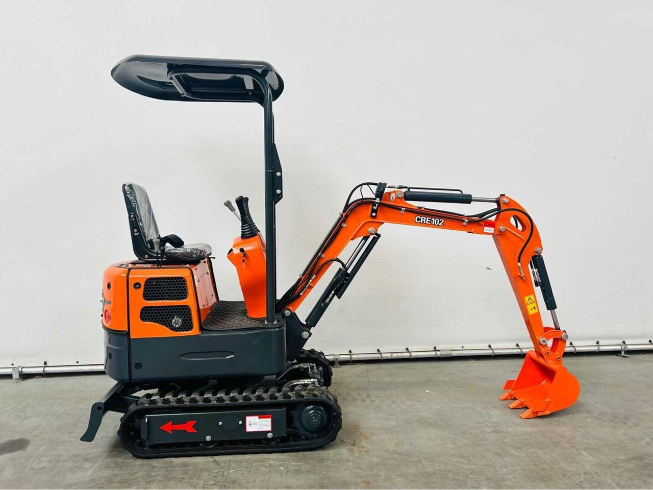 2025 RTE CRE102 mini excavator, side view