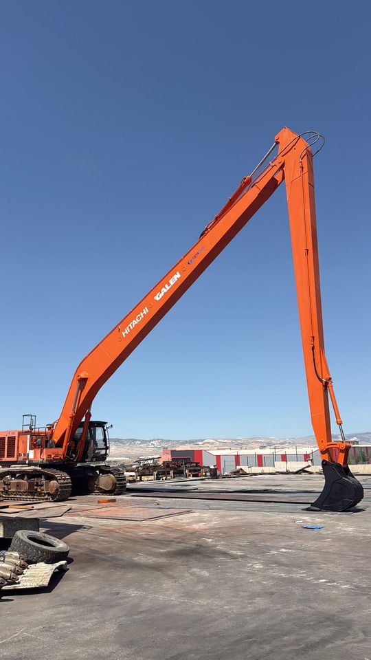 Hitachi ZX670 crawler excavator with long-reach boom
