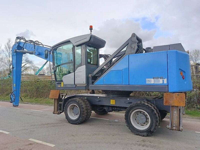 2019 Fuchs MHL331 material handler, side view 2019 Fuchs MHL331 material handler, side view