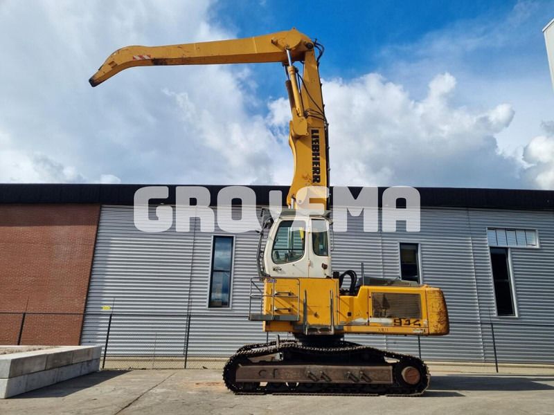 2011 Liebherr R944C crawler excavator side view 2011 Liebherr R944C crawler excavator side view