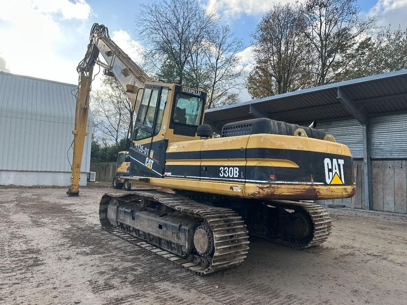 2001 Caterpillar 330BL crawler excavator, rear three-quarter view 2001 Caterpillar 330BL crawler excavator, rear three-quarter view