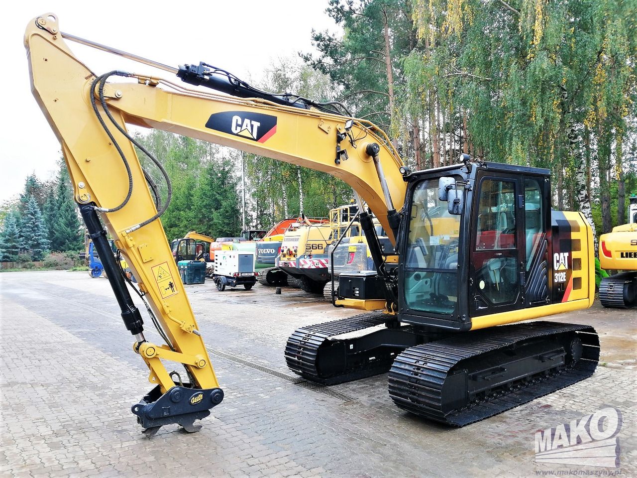 2015 Caterpillar 312E crawler excavator, side view 2015 Caterpillar 312E crawler excavator, side view