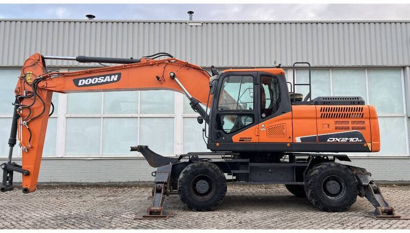 2020 Doosan DX210W-5 wheel excavator, side profile view