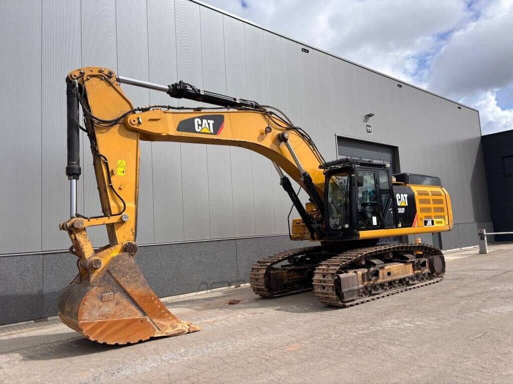 2017 Caterpillar 352F crawler excavator, side profile view