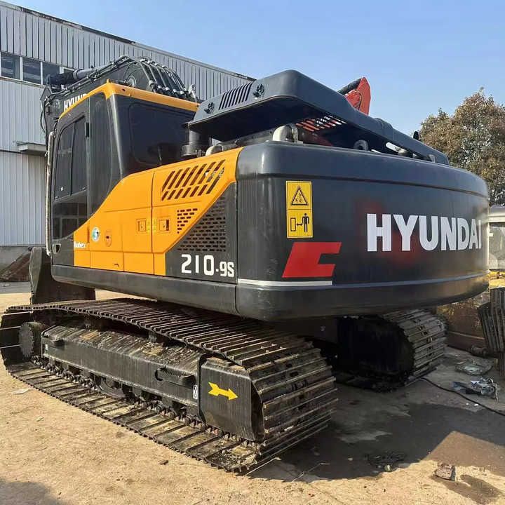 2010 Hyundai 210-9s crawler excavator rear three-quarter view 2010 Hyundai 210-9s crawler excavator rear three-quarter view
