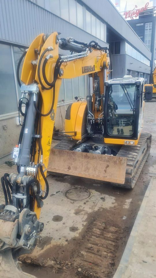 2023 Liebherr R920 COMPACT G6.1-D LITRONIC crawler excavator, front three-quarter view