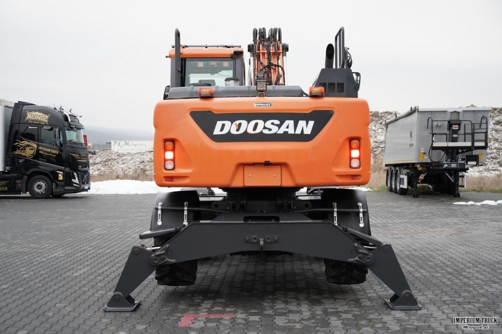 2019 Doosan DX140W wheel excavator rear view 2019 Doosan DX140W wheel excavator rear view