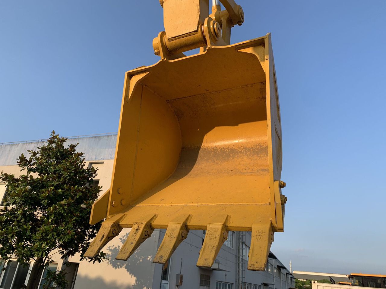 2022 Komatsu PC70-8 crawler excavator bucket close-up