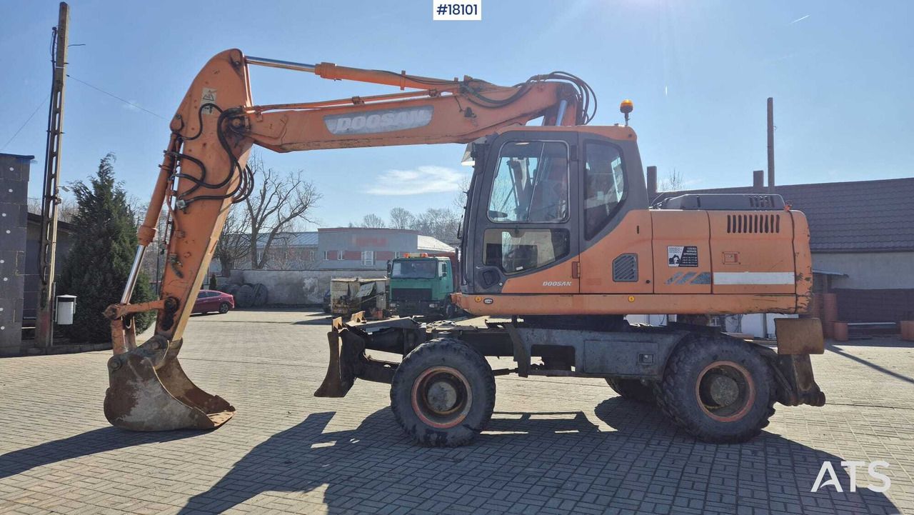 2010 Doosan DX190W wheel excavator, side profile view 2010 Doosan DX190W wheel excavator, side profile view