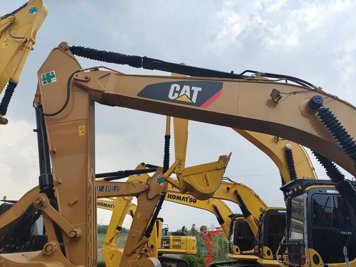 2022 Caterpillar 329D crawler excavator boom and arm detail