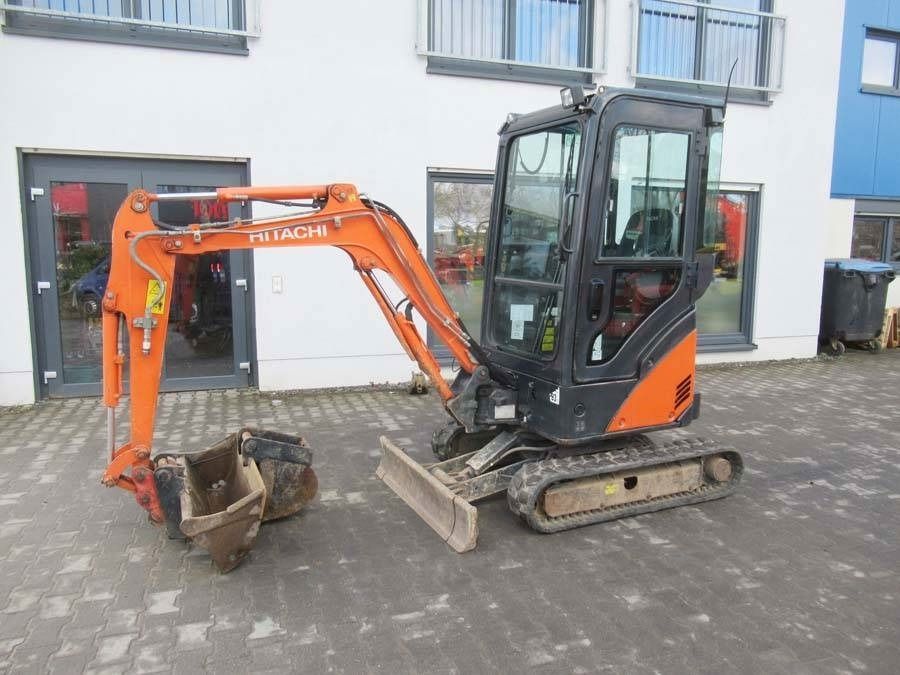 2015 Hitachi ZX17U mini excavator side view 2015 Hitachi ZX17U mini excavator side view