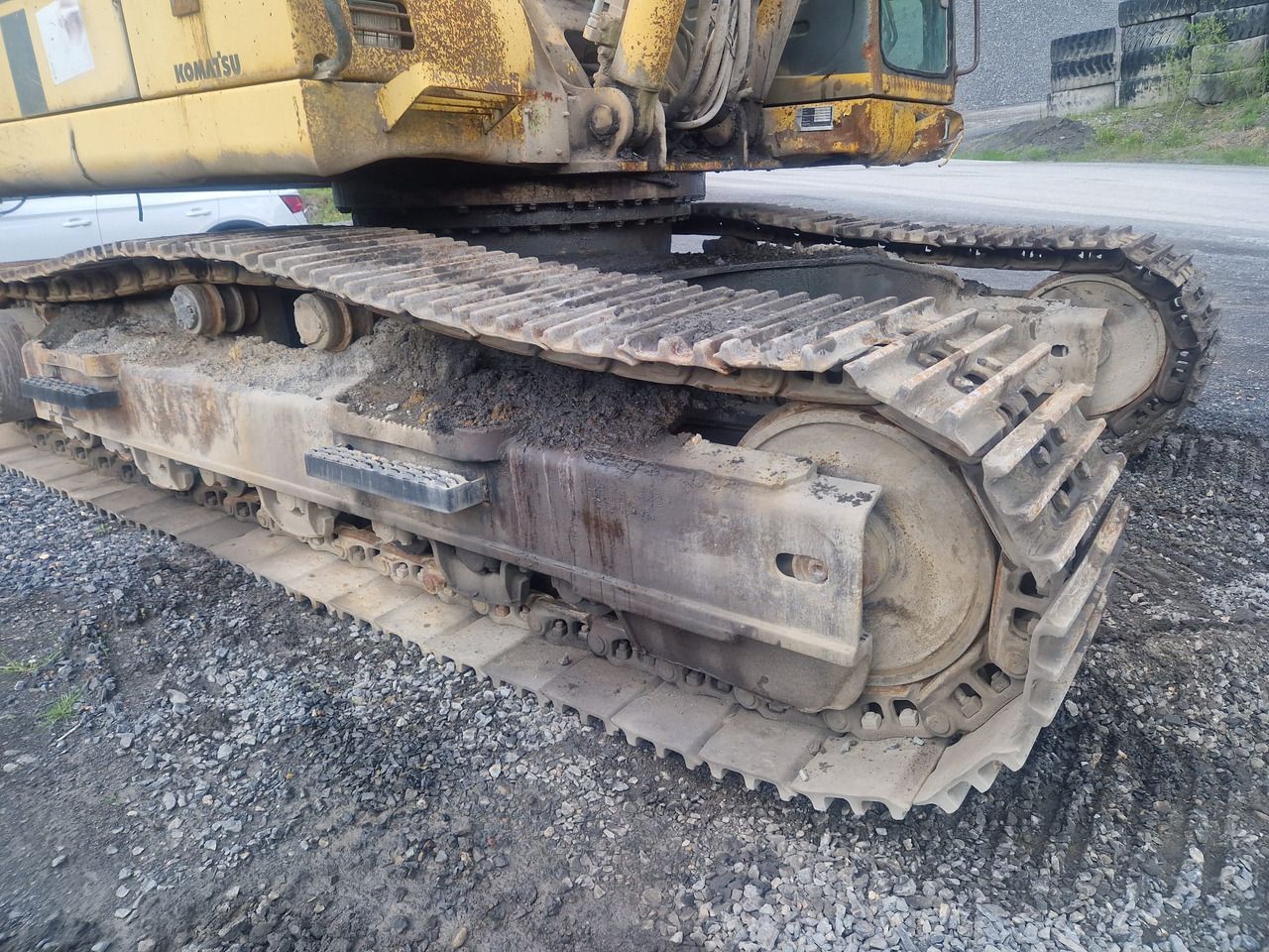 1999 Komatsu PC340.6 crawler excavator undercarriage view