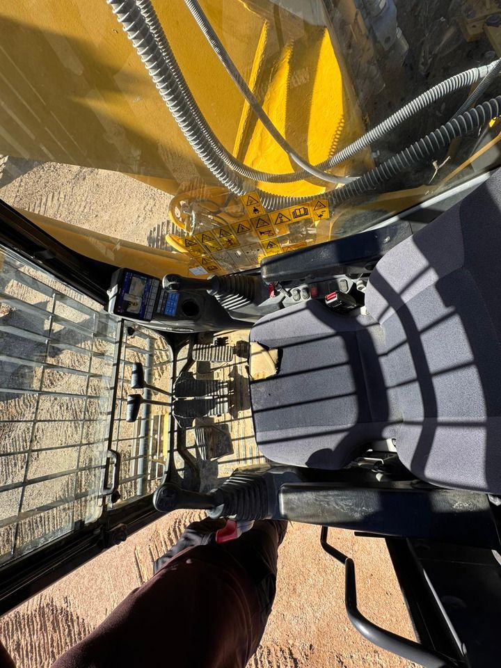 2019 Komatsu PC210 NLC-11 excavator interior view 2019 Komatsu PC210 NLC-11 excavator interior view