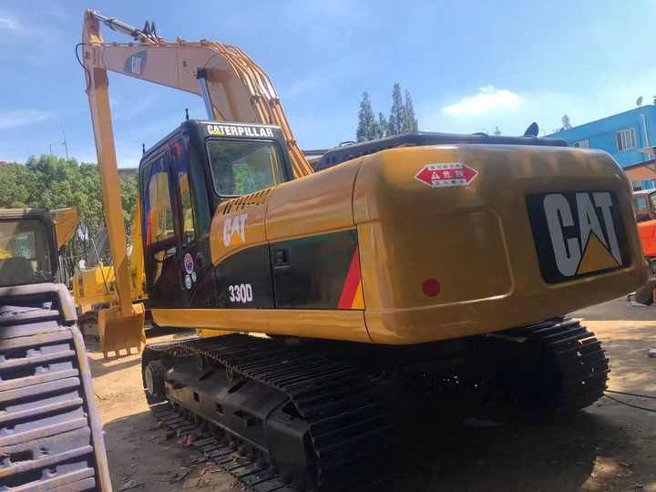 2000 Caterpillar 330D crawler excavator, rear three-quarter view 2000 Caterpillar 330D crawler excavator, rear three-quarter view