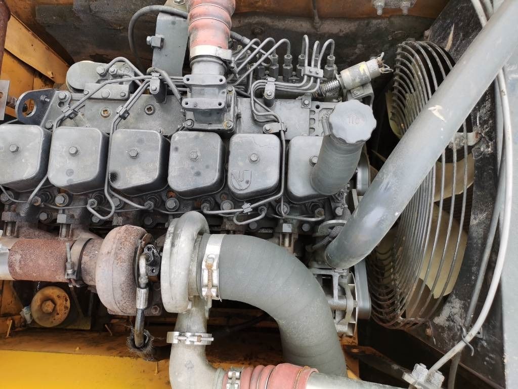 2022 Hyundai R225LC-7 crawler excavator engine compartment view 2022 Hyundai R225LC-7 crawler excavator engine compartment view