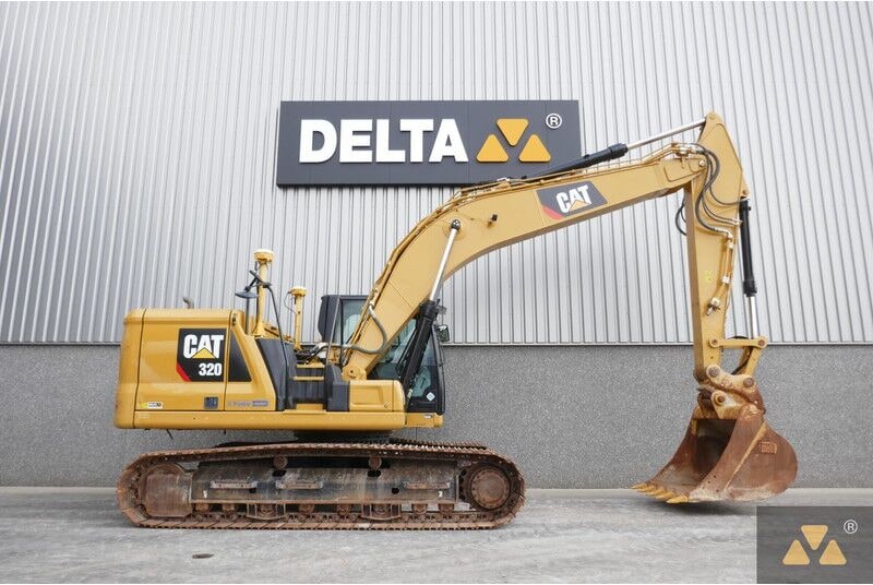 2019 Caterpillar 320 crawler excavator, side view 2019 Caterpillar 320 crawler excavator, side view