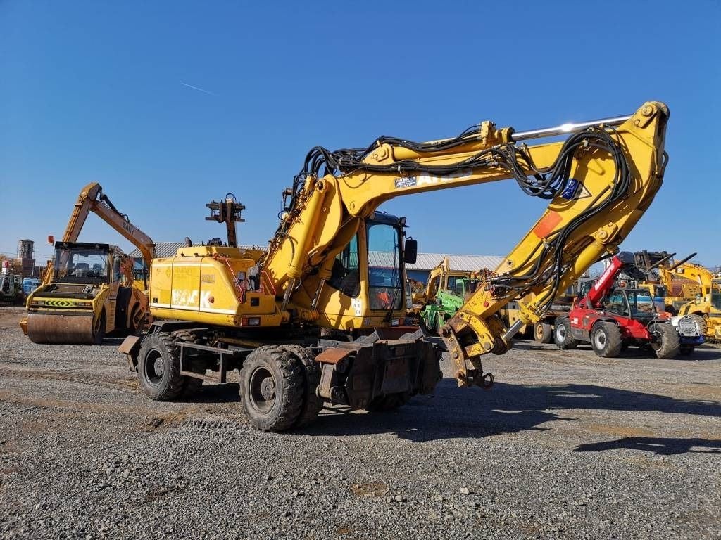 2000 Atlas 1604 KZW wheel excavator, side view
