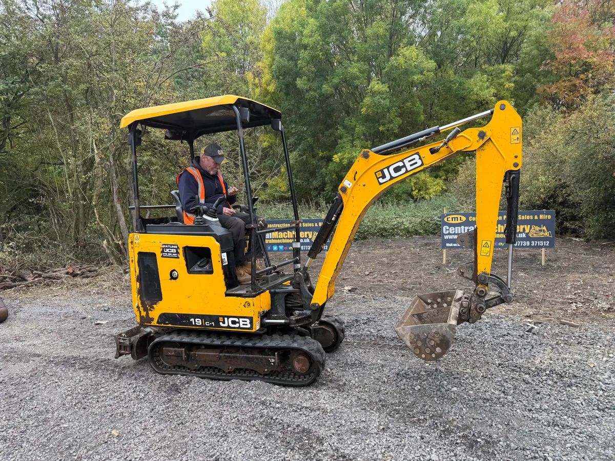 2019 JCB 19C-1 mini excavator, side view 2019 JCB 19C-1 mini excavator, side view