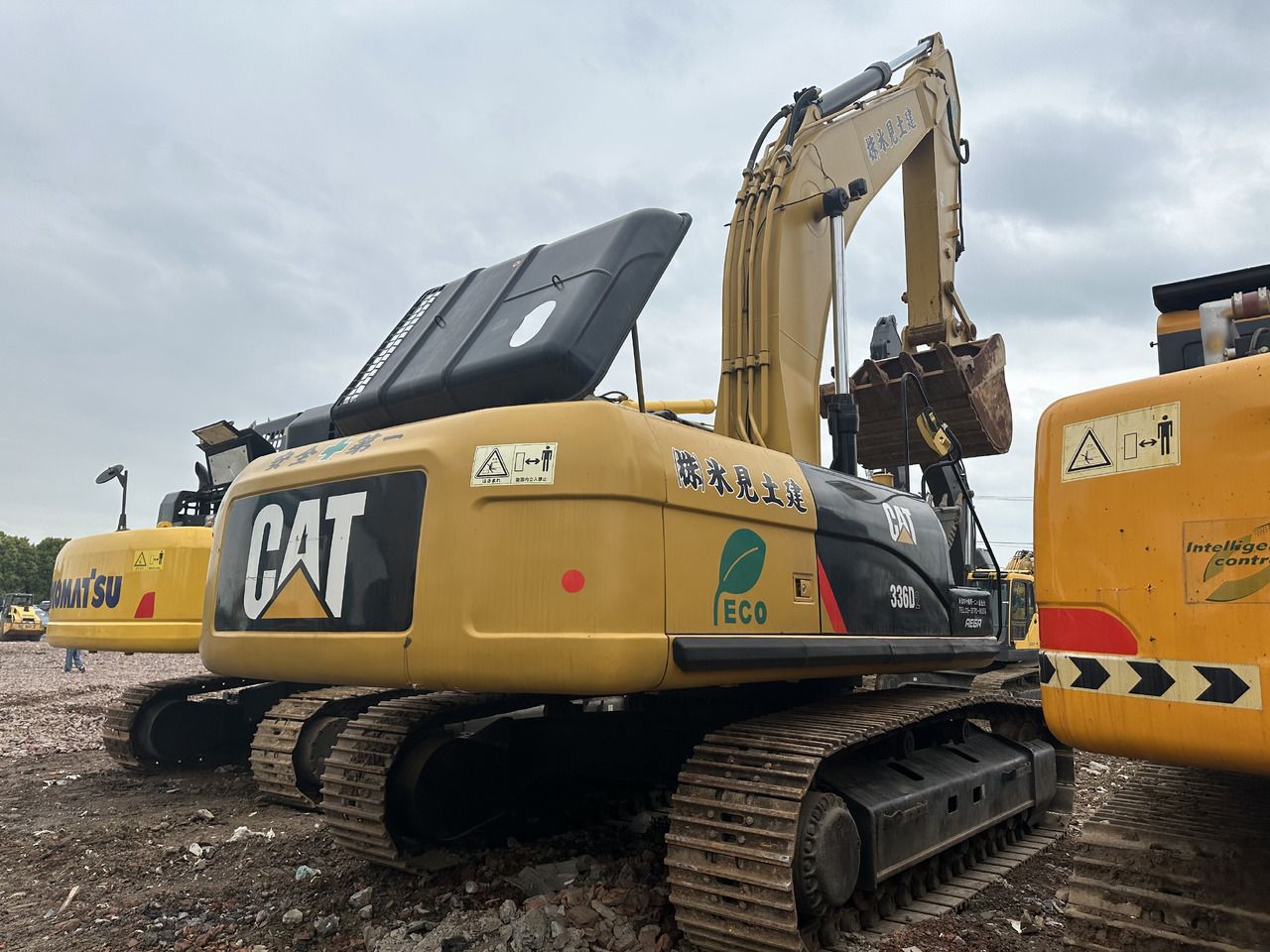 2019 Caterpillar 336D crawler excavator rear three-quarter view 2019 Caterpillar 336D crawler excavator rear three-quarter view