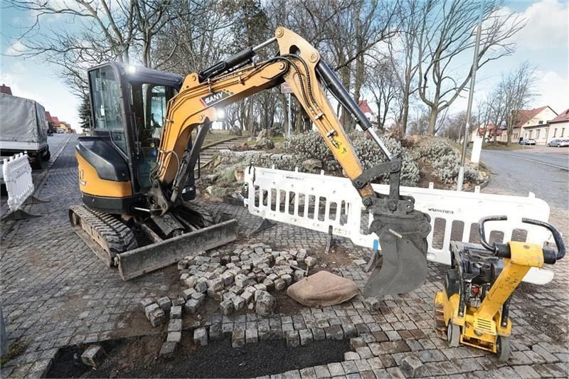 2023 Sany SY26U crawler excavator, side view 2023 Sany SY26U crawler excavator, side view