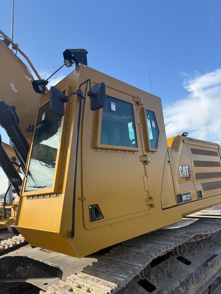 Caterpillar 336 crawler excavator cab and upper structure view Caterpillar 336 crawler excavator cab and upper structure view