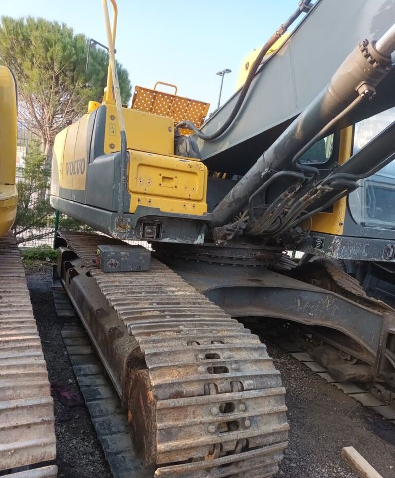 Volvo EC210BNL crawler excavator, side view Volvo EC210BNL crawler excavator, side view