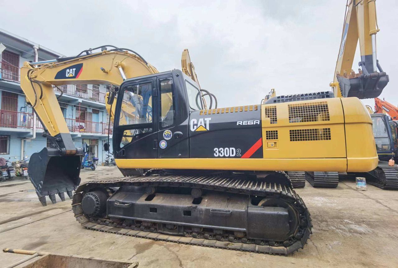 2018 Caterpillar 330D2 crawler excavator, side view 2018 Caterpillar 330D2 crawler excavator, side view