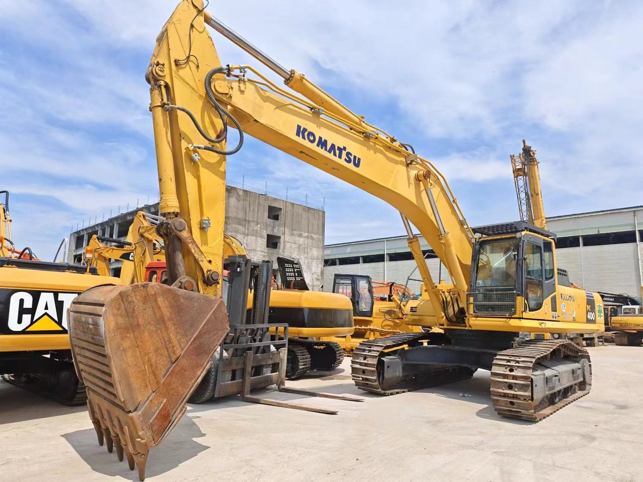 2020 Komatsu PC400-8 crawler excavator, front three-quarter view 2020 Komatsu PC400-8 crawler excavator, front three-quarter view