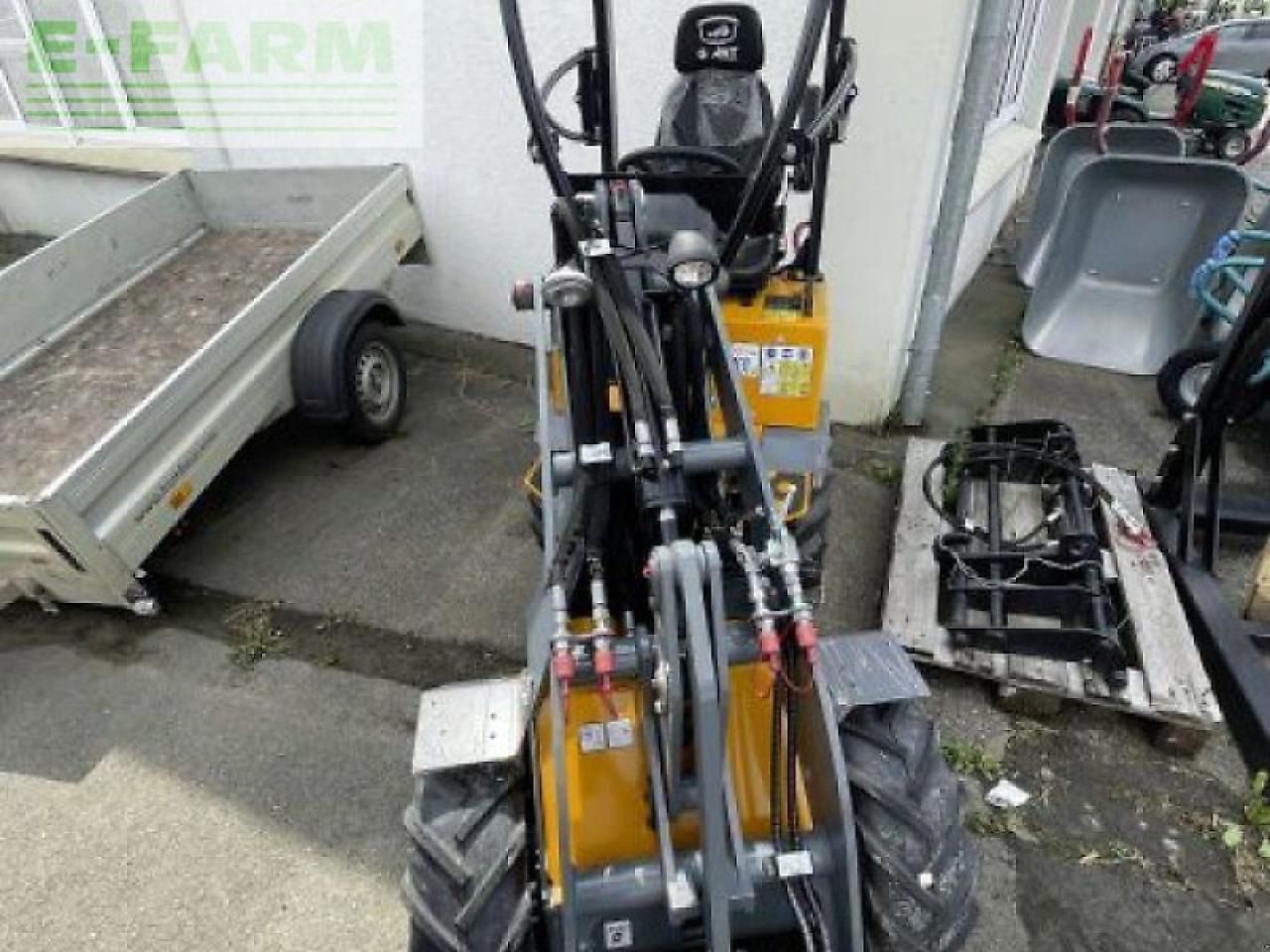 2023 Giant G1200 mini excavator, front view 2023 Giant G1200 mini excavator, front view