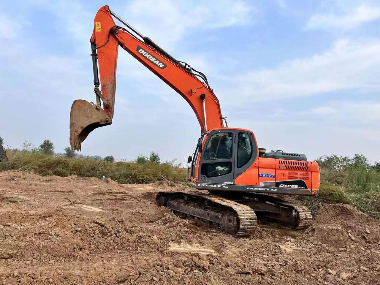 2022 Doosan DX225LC crawler excavator, side profile view 2022 Doosan DX225LC crawler excavator, side profile view