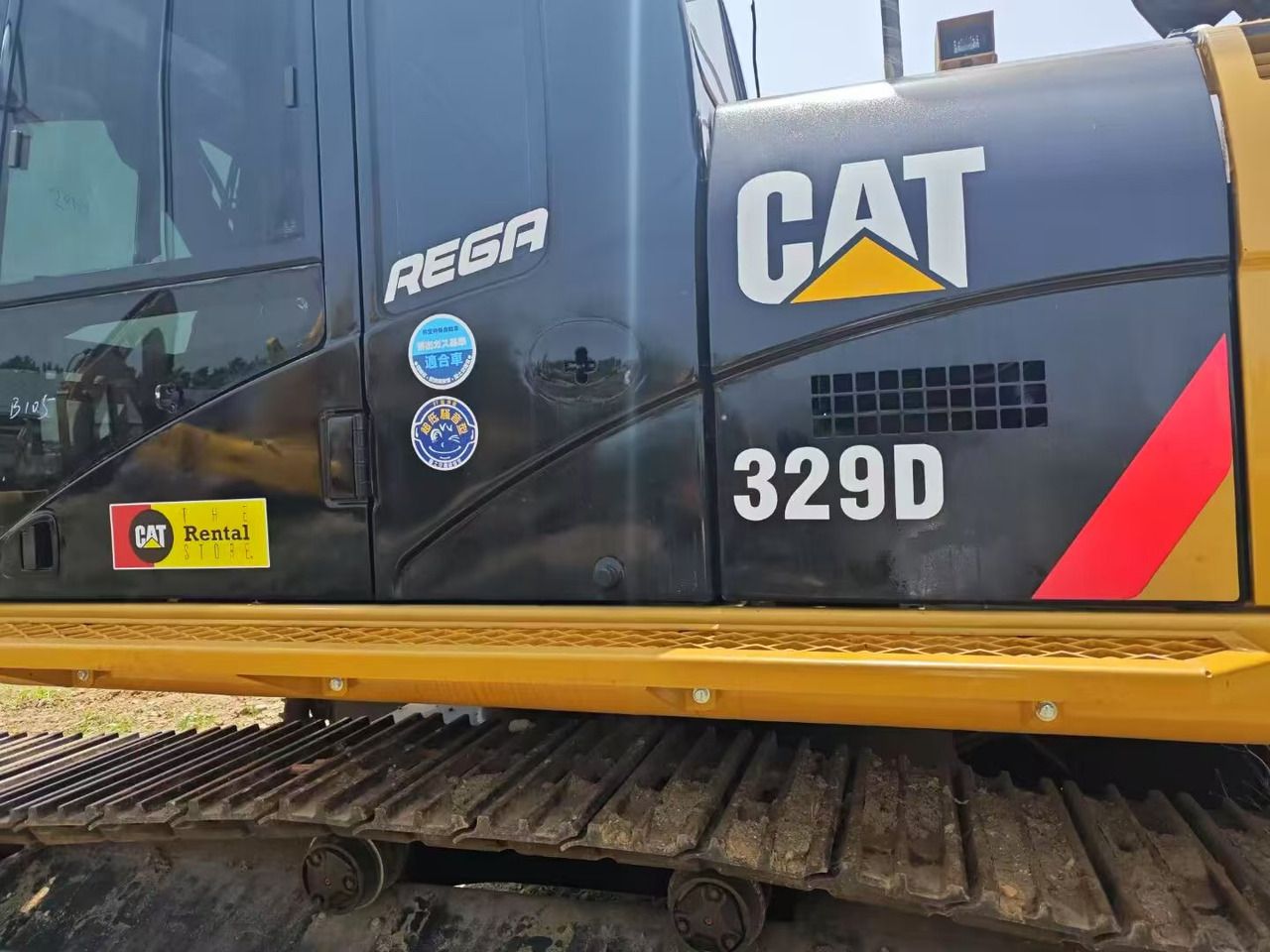 2021 Caterpillar 329D crawler excavator side view 2021 Caterpillar 329D crawler excavator side view