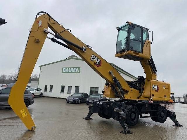 2020 Caterpillar MH3022 material handler side view 2020 Caterpillar MH3022 material handler side view