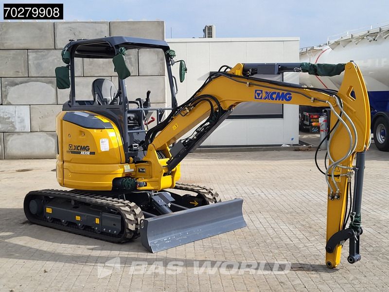 2023 XCMG XE35 E mini excavator, side view 2023 XCMG XE35 E mini excavator, side view