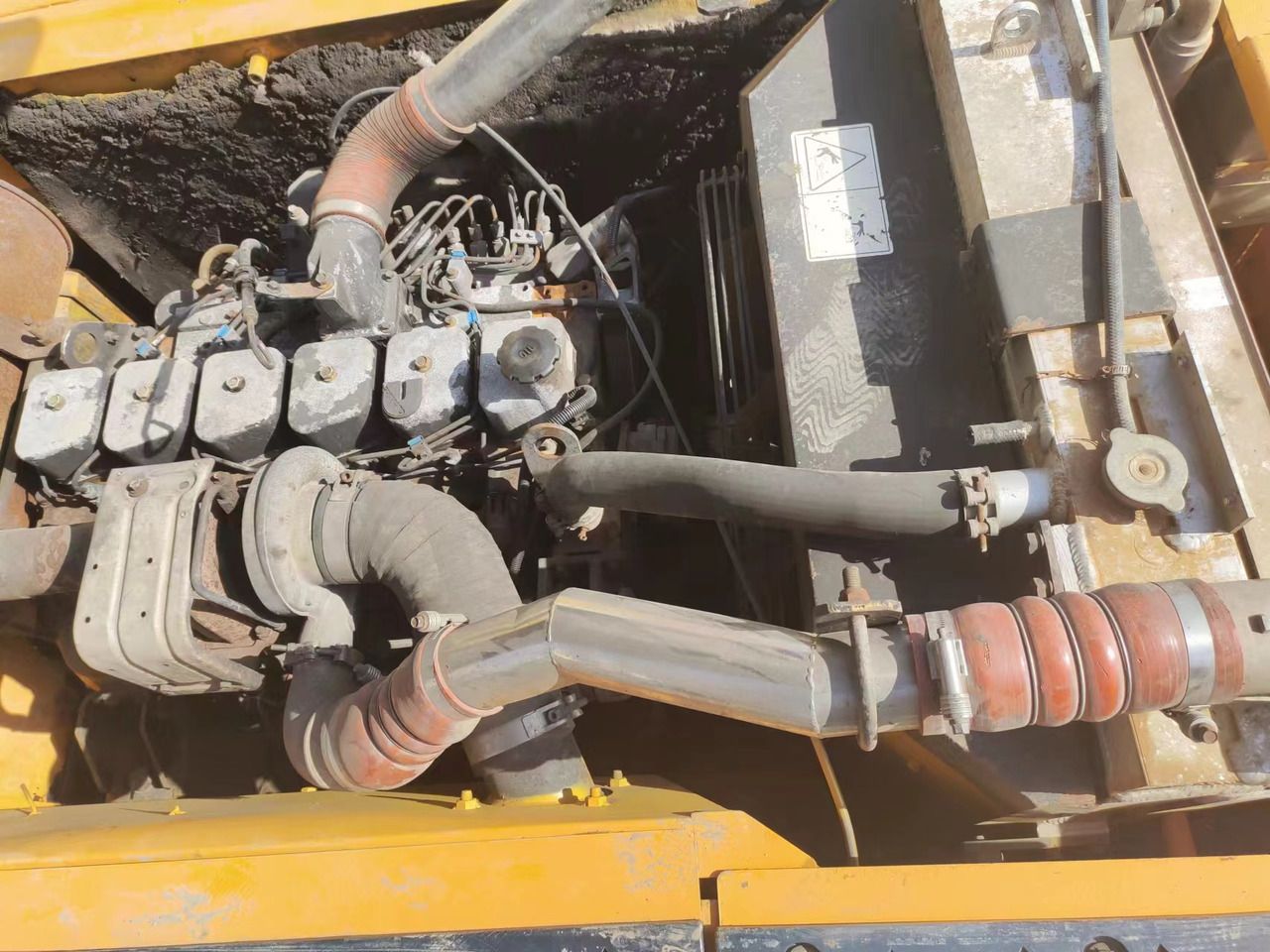 2020 Hyundai R220LC-9S crawler excavator engine compartment view