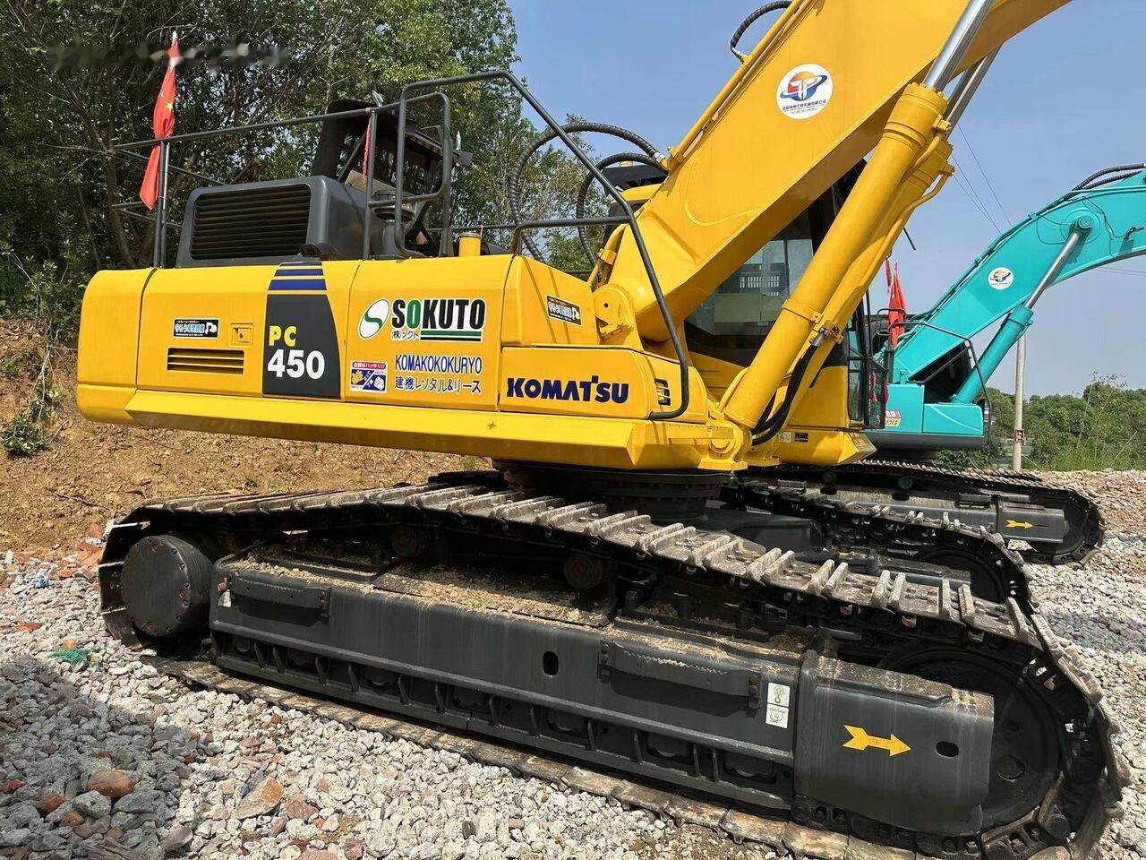 Komatsu PC450 crawler excavator, side view