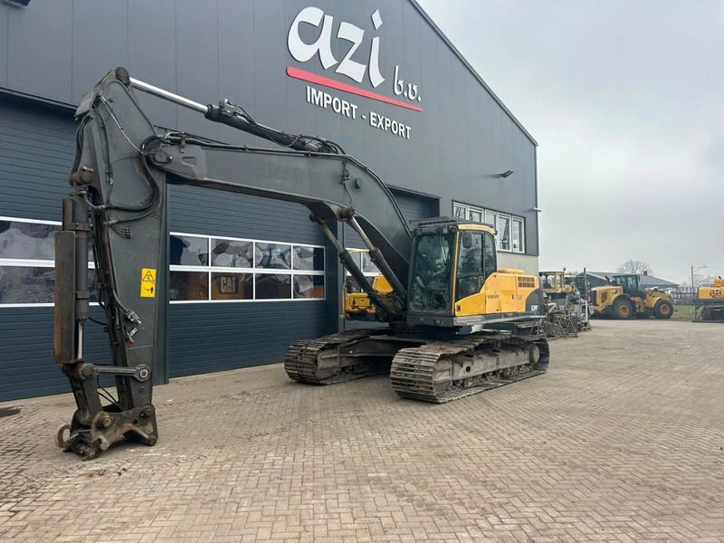 2008 Volvo EC290CL crawler excavator, side view
