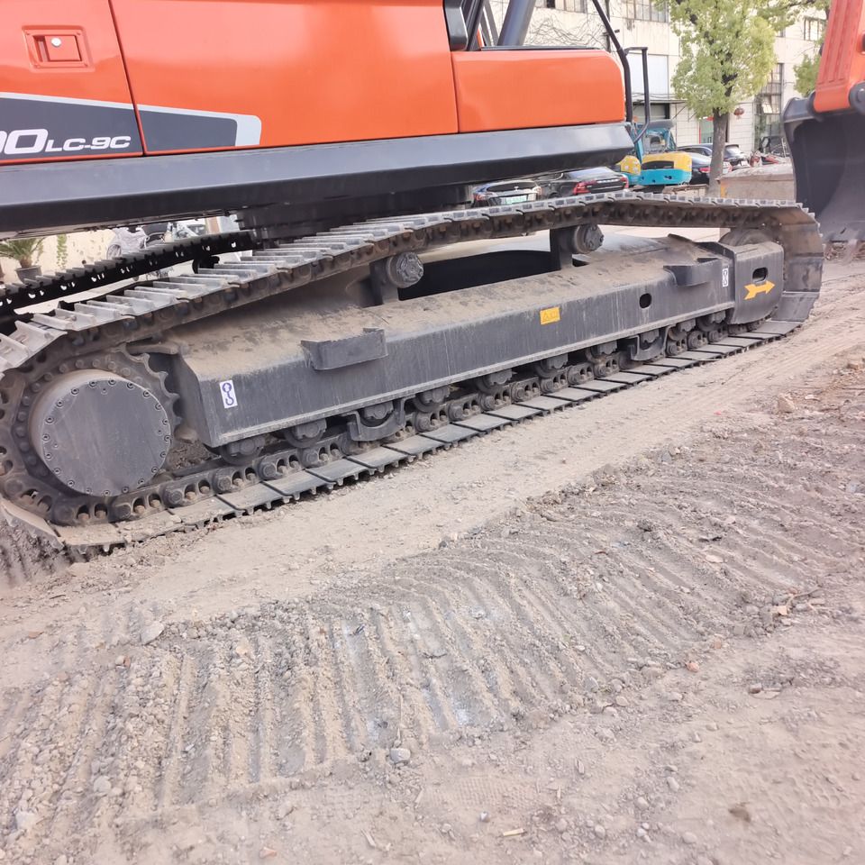 2024 Doosan DX300LC-9C crawler excavator side view of tracks