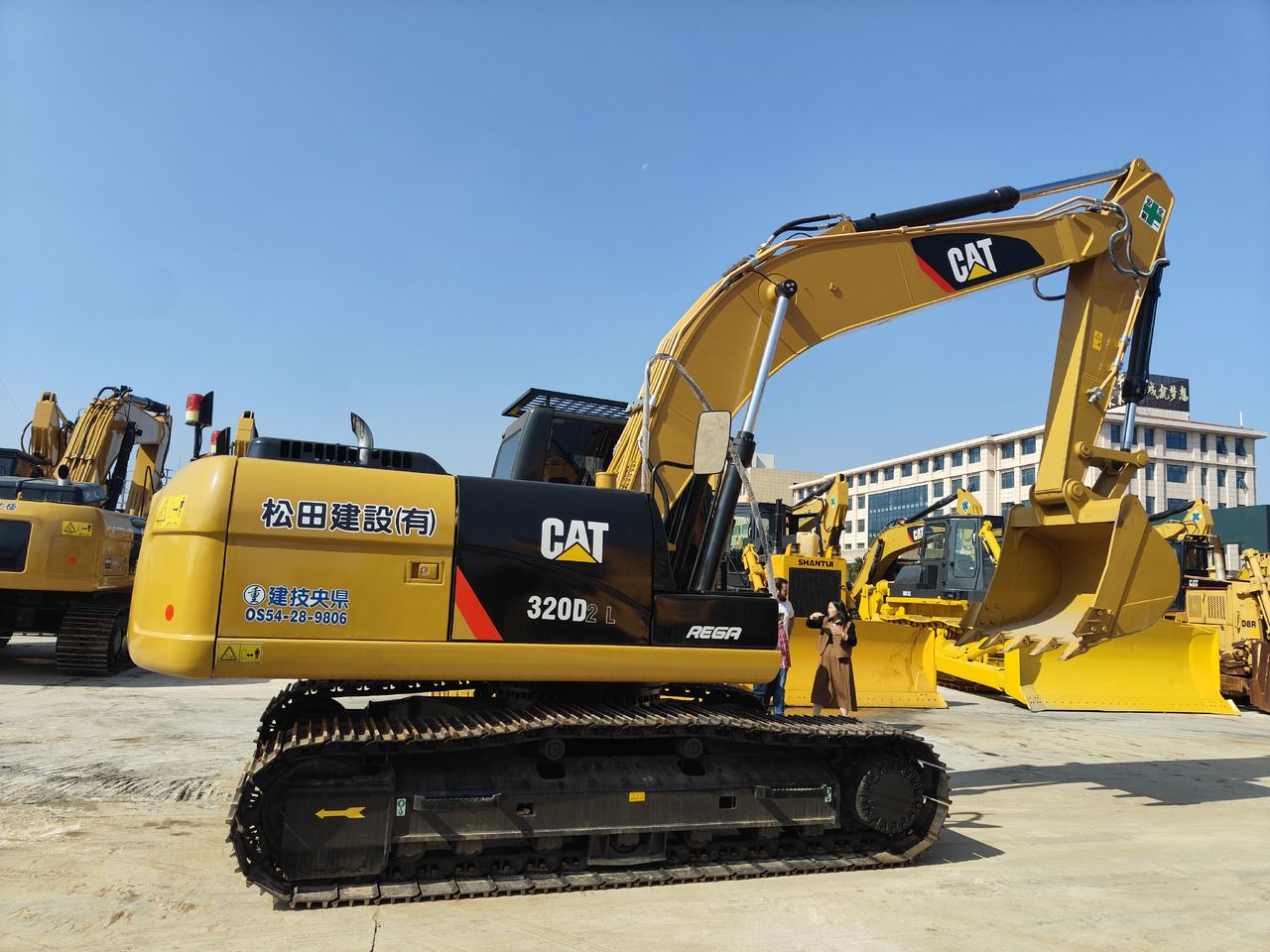 Escavatore cingolato Caterpillar 320D2 L del 2025, vista laterale Escavatore cingolato Caterpillar 320D2 L del 2025, vista laterale
